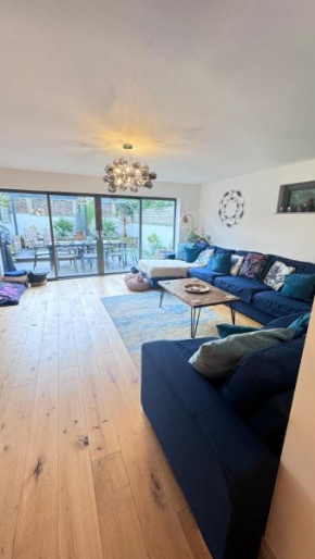 Tregenna House - St Ives, A Beautiful Newly Refurbished 4 Bedroom Family Town House With Alfresco Dining Garden and Private Parking Spaces